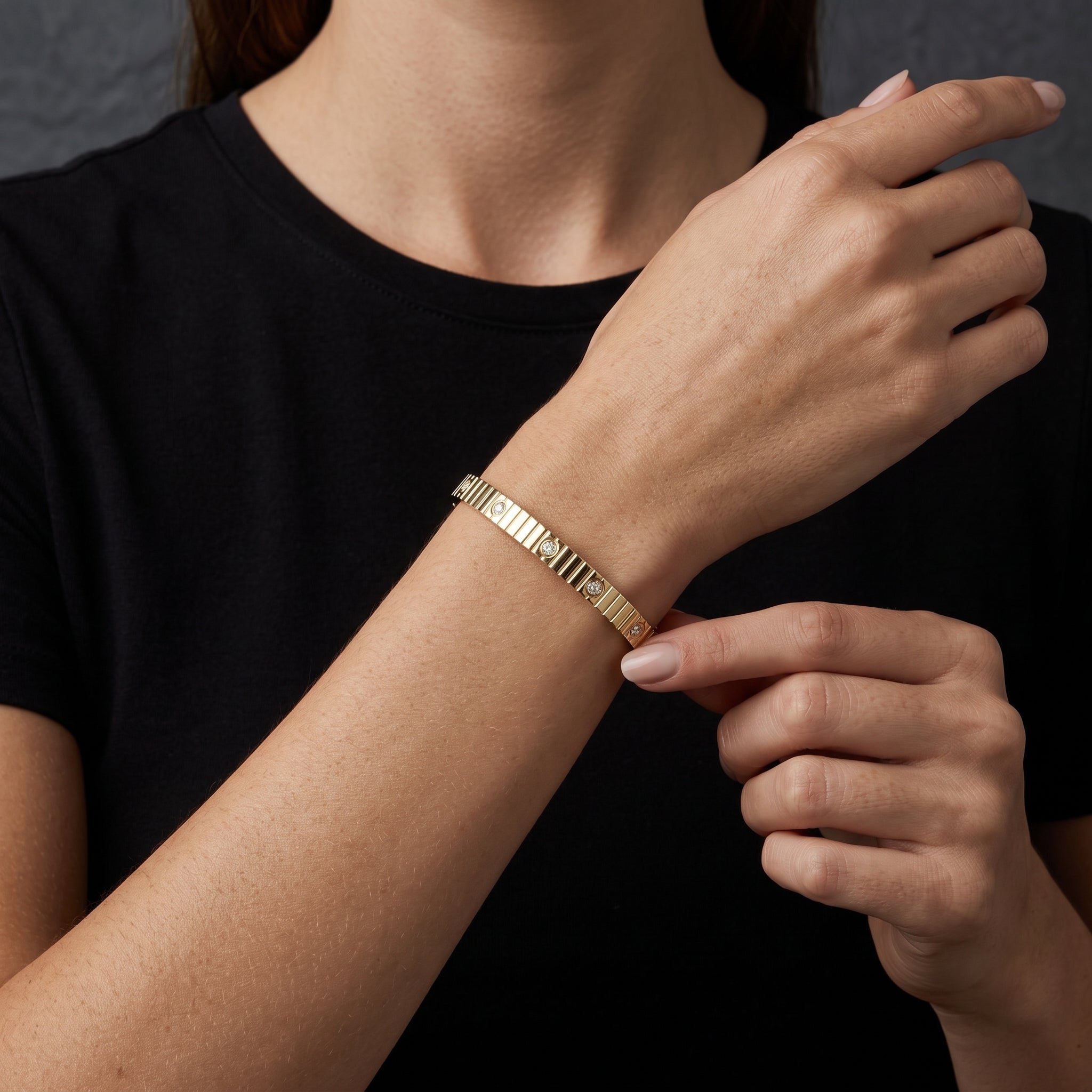 Ribbed Crystal Golden Bangle